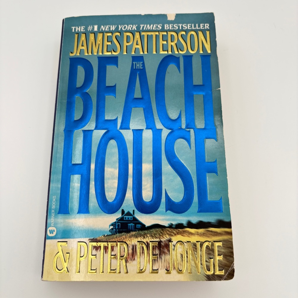 4 books for $16 - THE BEACH HOUSE by James Patterson & Peter De Jonge